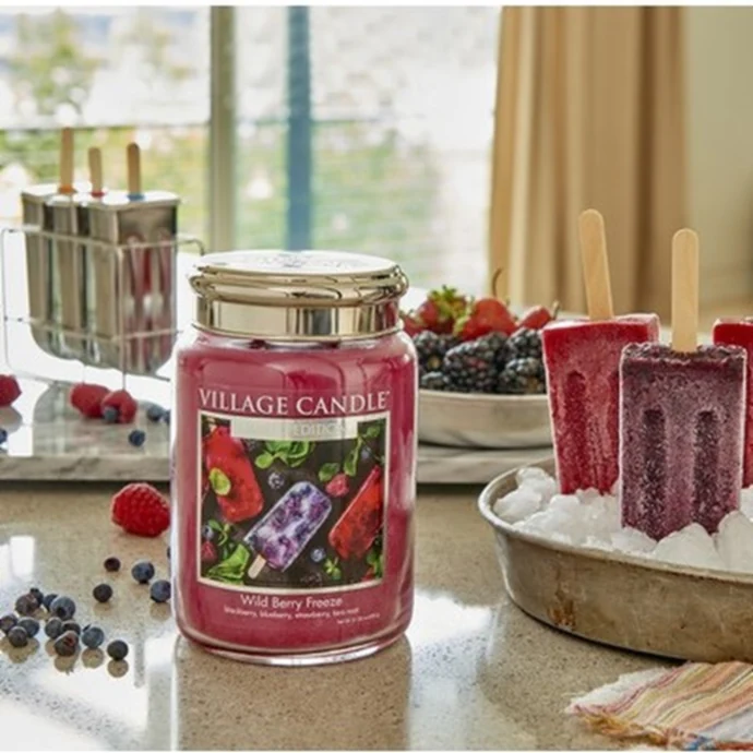 Svíčka Village Candle - Wild Berry Freeze 602g