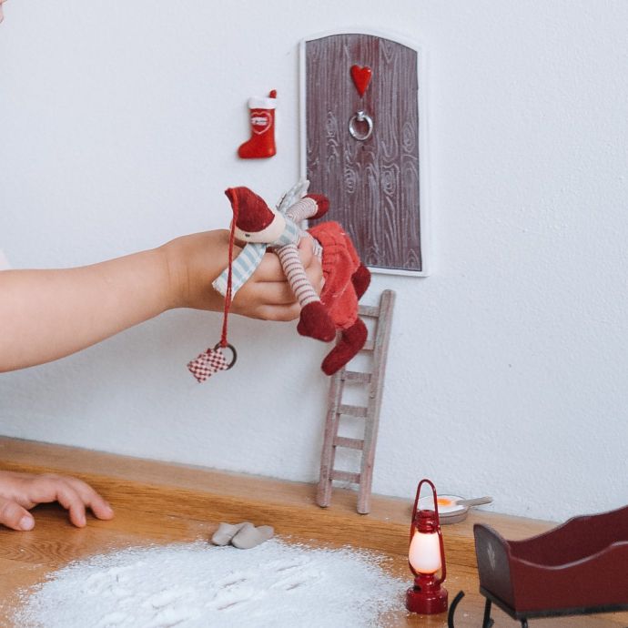 Dekorativní dvířka pro vánoční skřítky Nisse Door Red - set 5 ks
