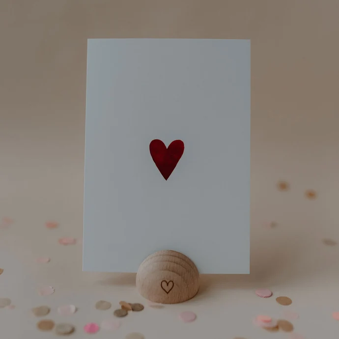 Dřevěný stojánek na karty Heart