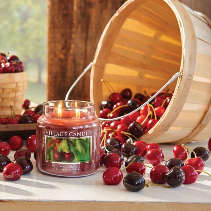 Svíčka Village Candle - Black Cherry 389g