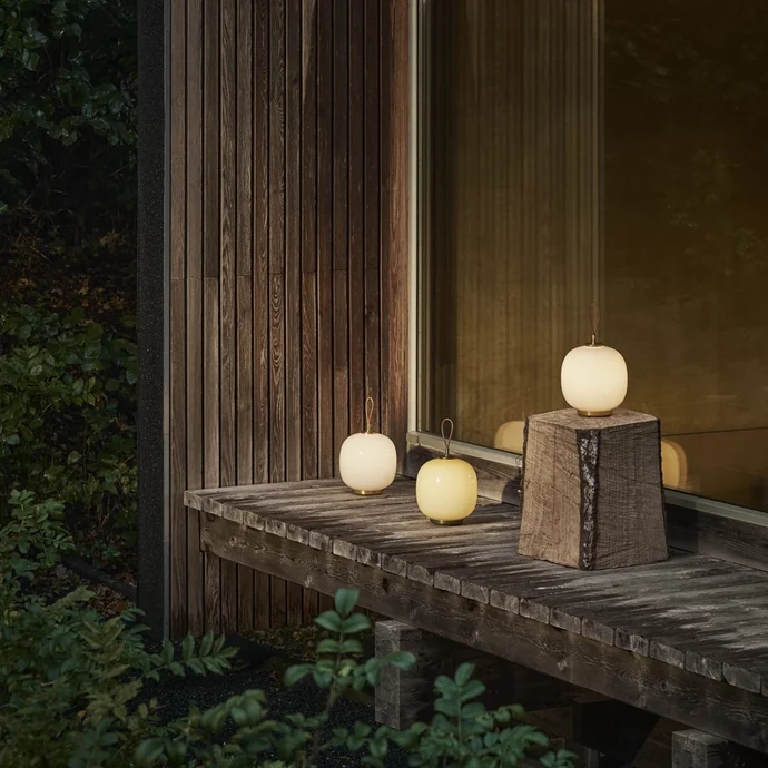 Přenosná stmívatelná lampa VL 45 Radiohus / Glossy White Opal Glass