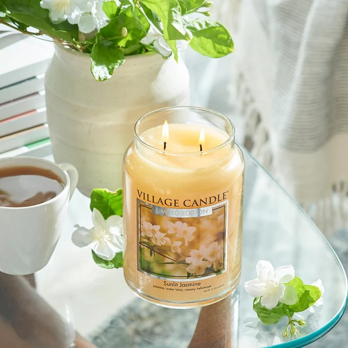 Svíčka Village Candle - Sunlit Jasmine 602g