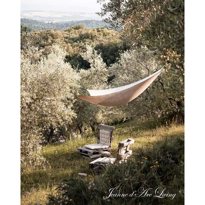 Časopis Jeanne d'Arc Living 5/2025 – anglická verze