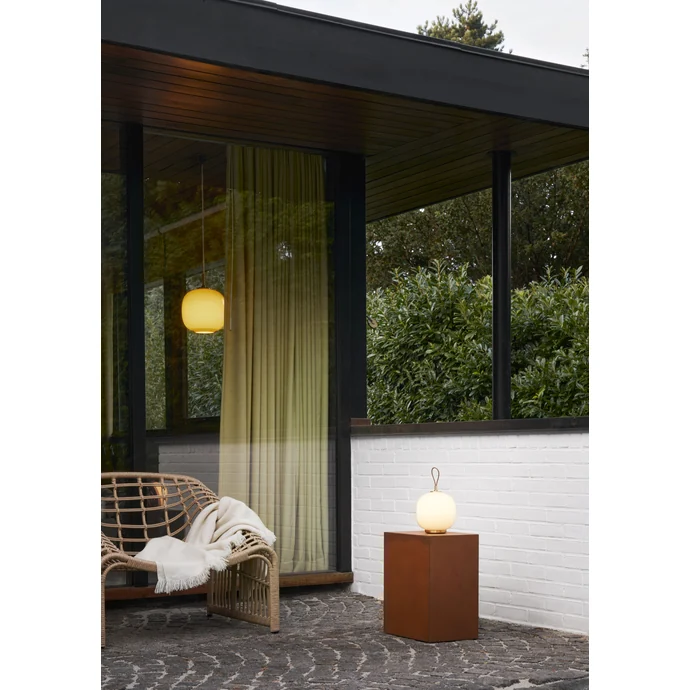 Přenosná stmívatelná lampa VL 45 Radiohus / Glossy White Opal Glass