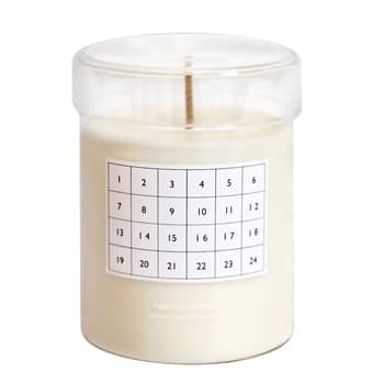 Svíčka s vůní skořice Calendar White