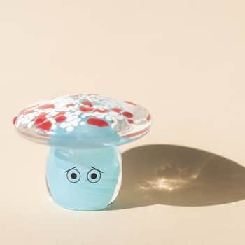 Skleněná figurka Crystal Blob Shroom Sad Eyes