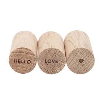 Dřevěné háčky Oak Wood Hello Love – set 3 ks