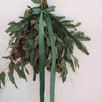 Sametová stuha 3 cm – zelená (9 m)
